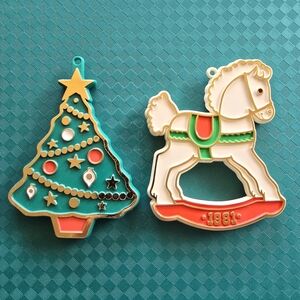 Vintage Hallmark Christmas Plastic Imprint Cookie Cutters Set of 2 (1981)